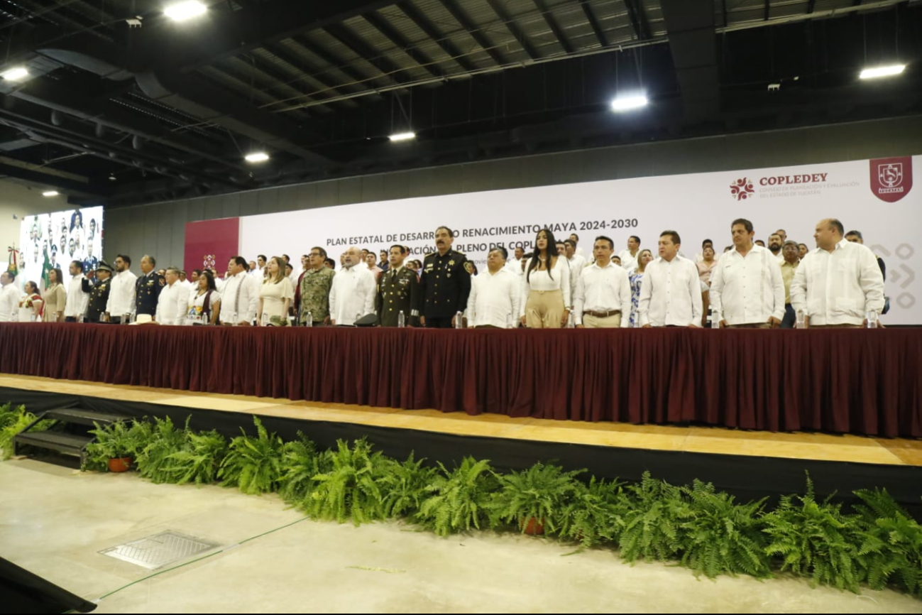 Joaquín Díaz Mena informó sobre el Plan Estatal de Desarrollo Maya Joaquín Díaz Mena informó sobre el Plan Estatal de Desarrollo Maya
