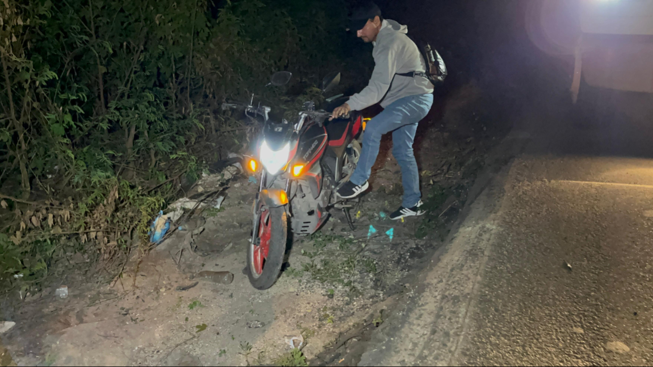 La motocicleta fue resguardada por familiares para evitar la intervención de la Guardia Nacional y multas La motocicleta fue resguardada por familiares para evitar la intervención de la Guardia Nacional y multas