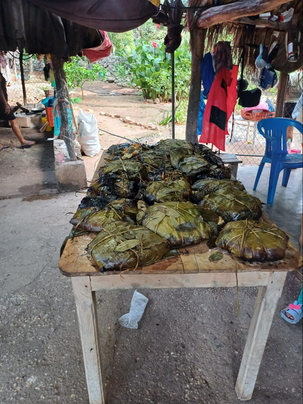 Las familias preparan pibipollos y otros alimentos tradicionales para la celebración Las familias preparan pibipollos y otros alimentos tradicionales para la celebración