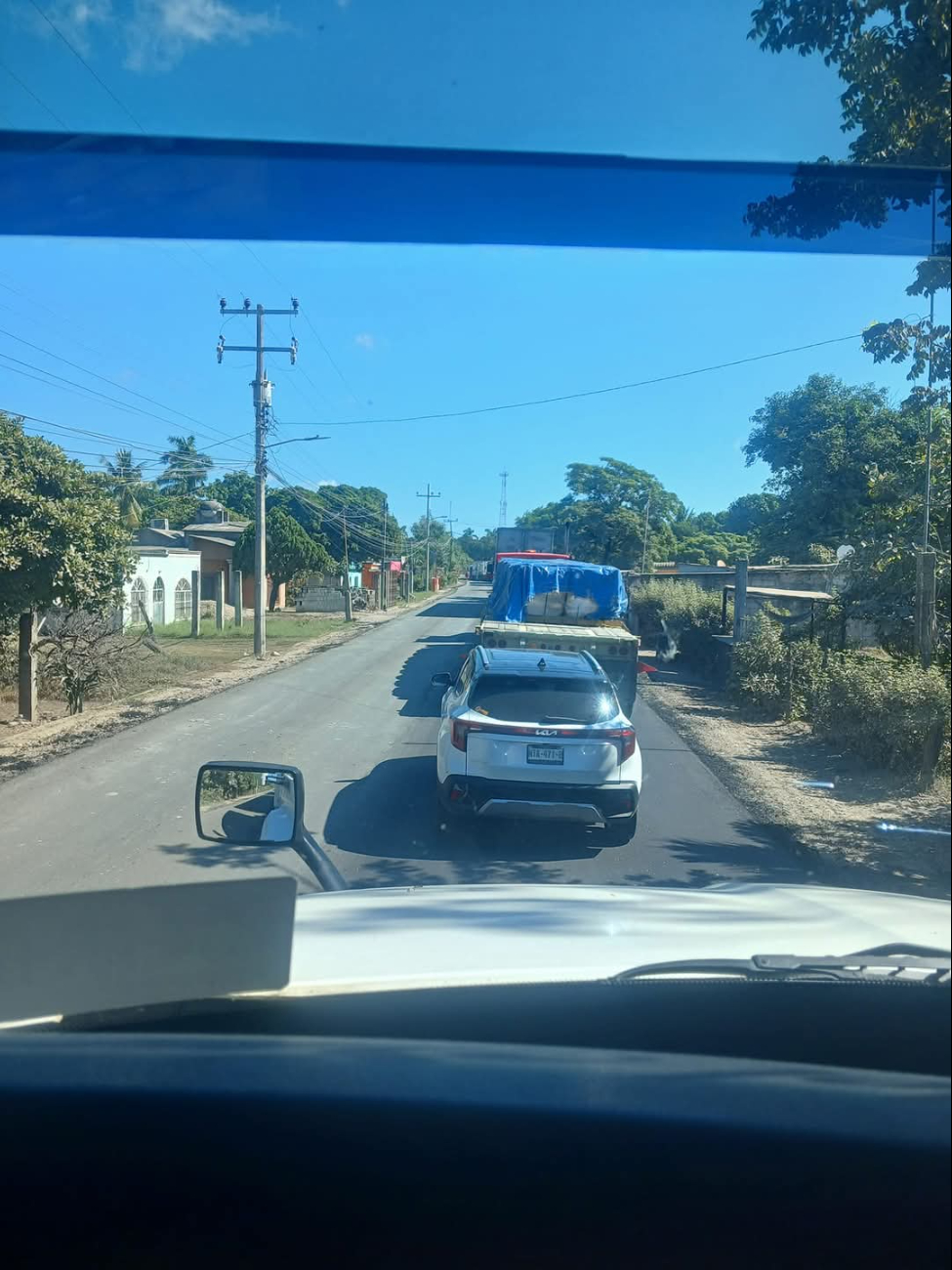 Los empresarios intentaron volar desde el Aeropuerto Internacional de Villahermosa, pero el cierre de la carretera les impidió llegar a tiempo Los empresarios intentaron volar desde el Aeropuerto Internacional de Villahermosa, pero el cierre de la carretera les impidió llegar a tiempo