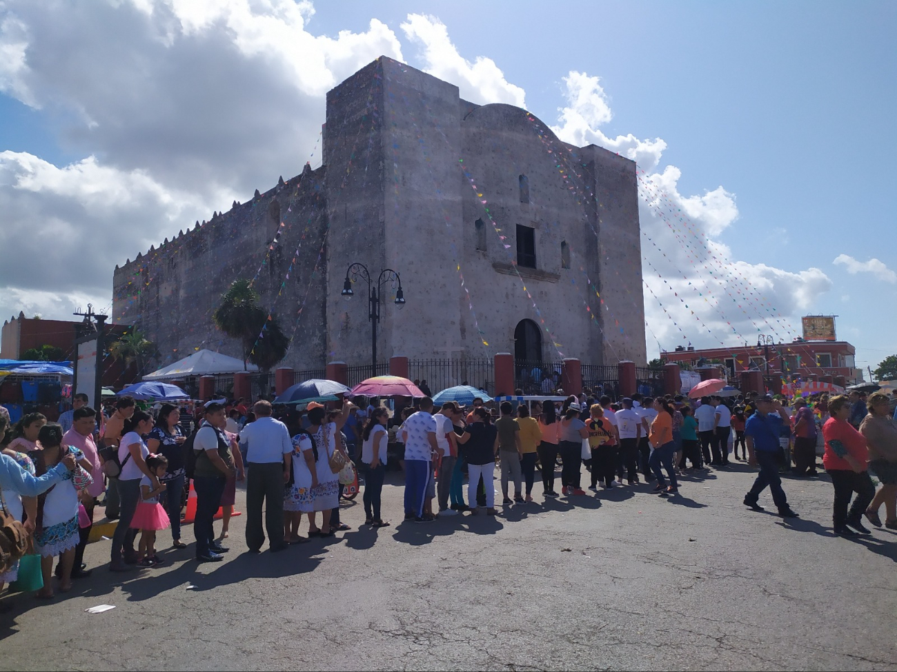 Por medio de esta celebración, habitantes en Tizimín comunan en armonía. Por medio de esta celebración, habitantes en Tizimín comunan en armonía.