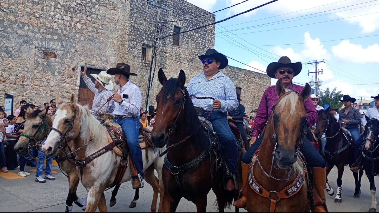Convite de Tizimín atrae a más de 500 hombre a caballo Convite de Tizimín atrae a más de 500 hombre a caballo