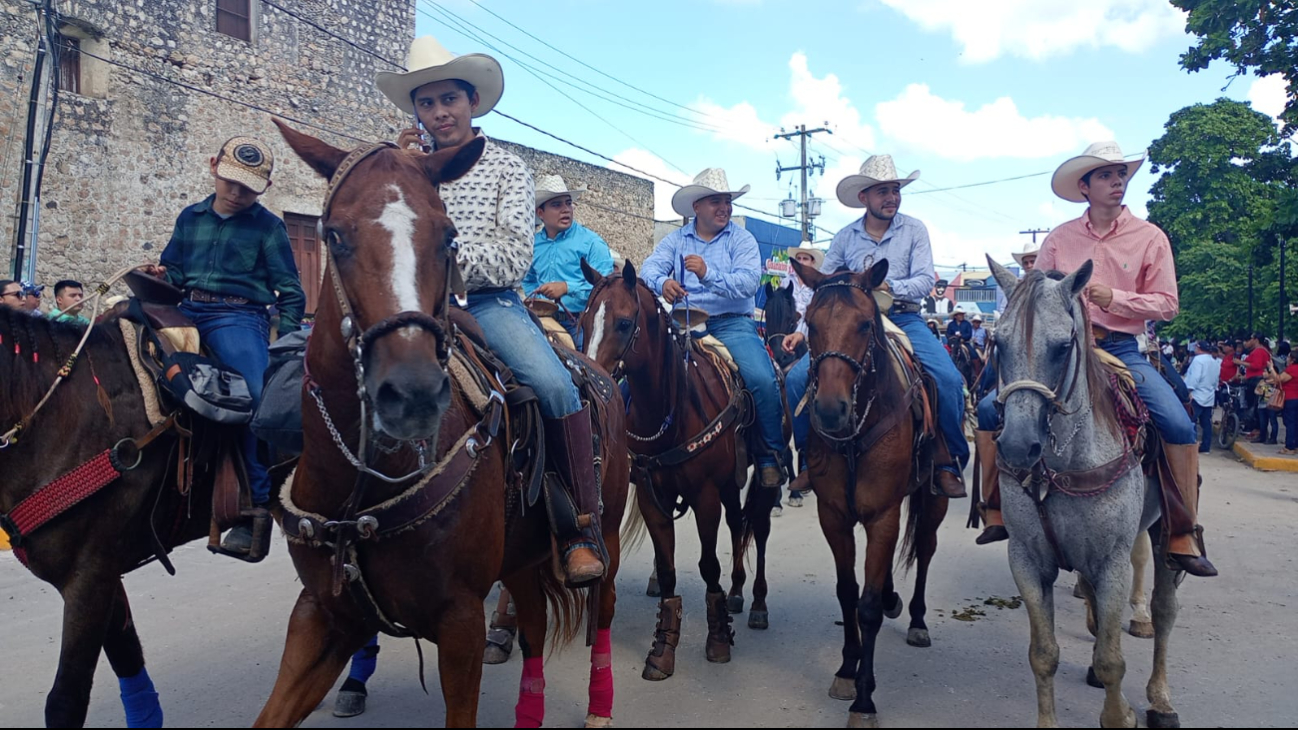 Convite de Tizimín atrae a más de 500 hombre a caballo Convite de Tizimín atrae a más de 500 hombre a caballo