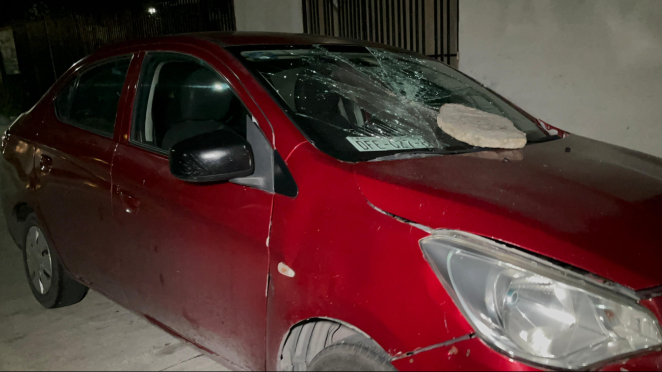El hombre causó destrozos en un vehículo El hombre causó destrozos en un vehículo