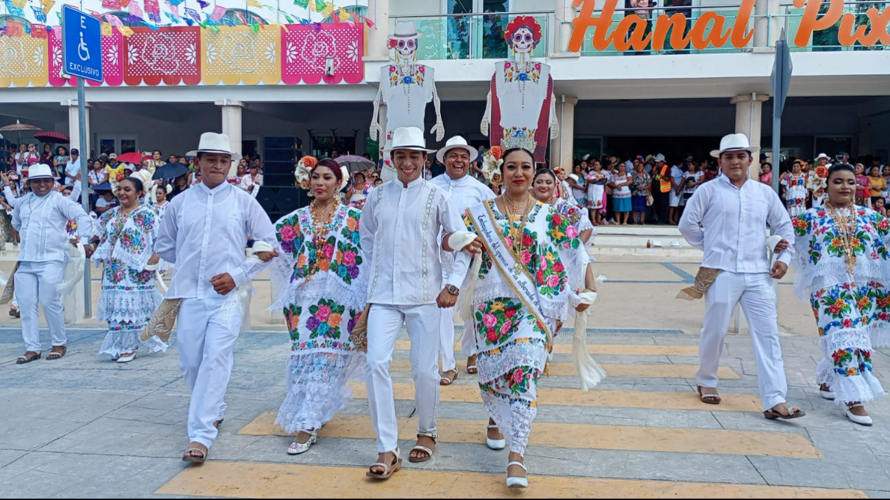 Jaraneros relucieron tradicional baile en Tizimín. Jaraneros relucieron tradicional baile en Tizimín.
