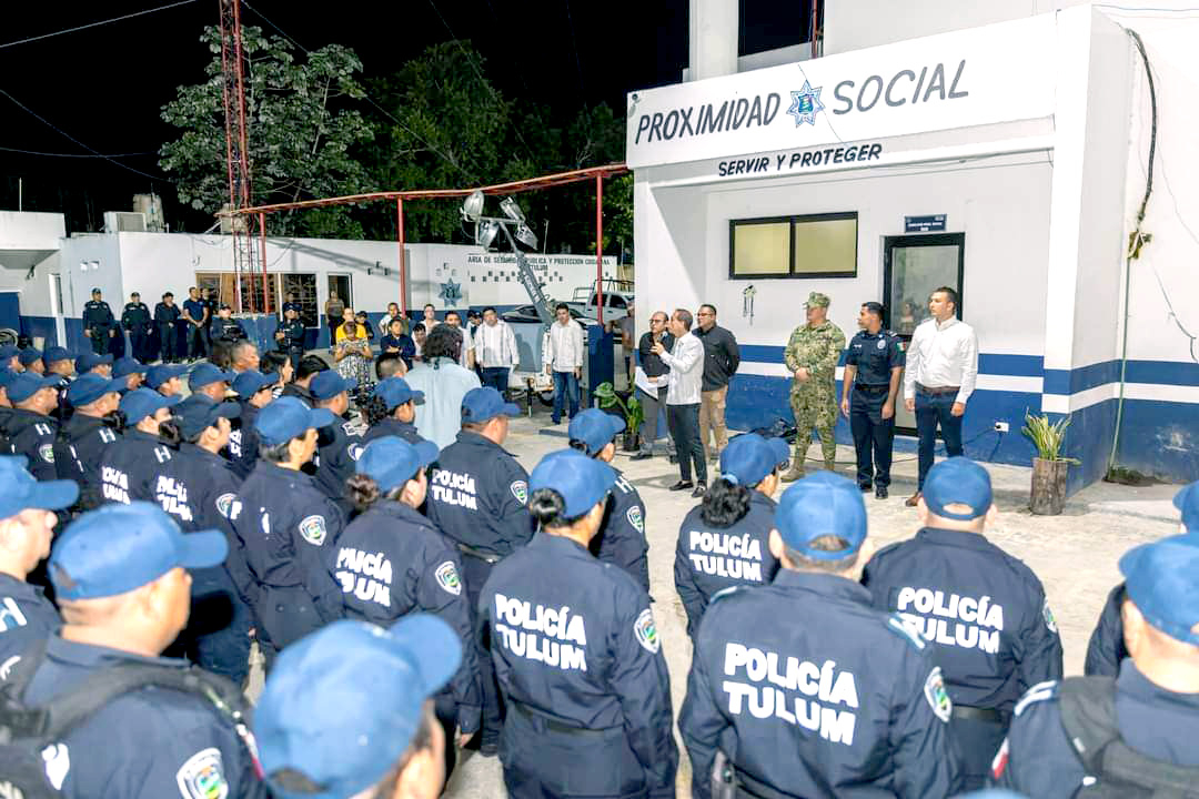 Según James Tobin, hay desconfianza hacia la policía ante las malas acciones de un pequeño grupo de elementos, quienes han incurrido en abusos de poder Según James Tobin, hay desconfianza hacia la policía ante las malas acciones de un pequeño grupo de elementos, quienes han incurrido en abusos de poder