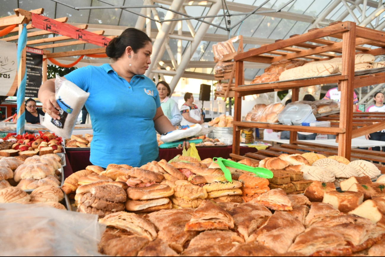 Los asistentes pueden participar en talleres de panadería y conferencias especializadas sobre la historia del pan en Campeche. Los asistentes pueden participar en talleres de panadería y conferencias especializadas sobre la historia del pan en Campeche.