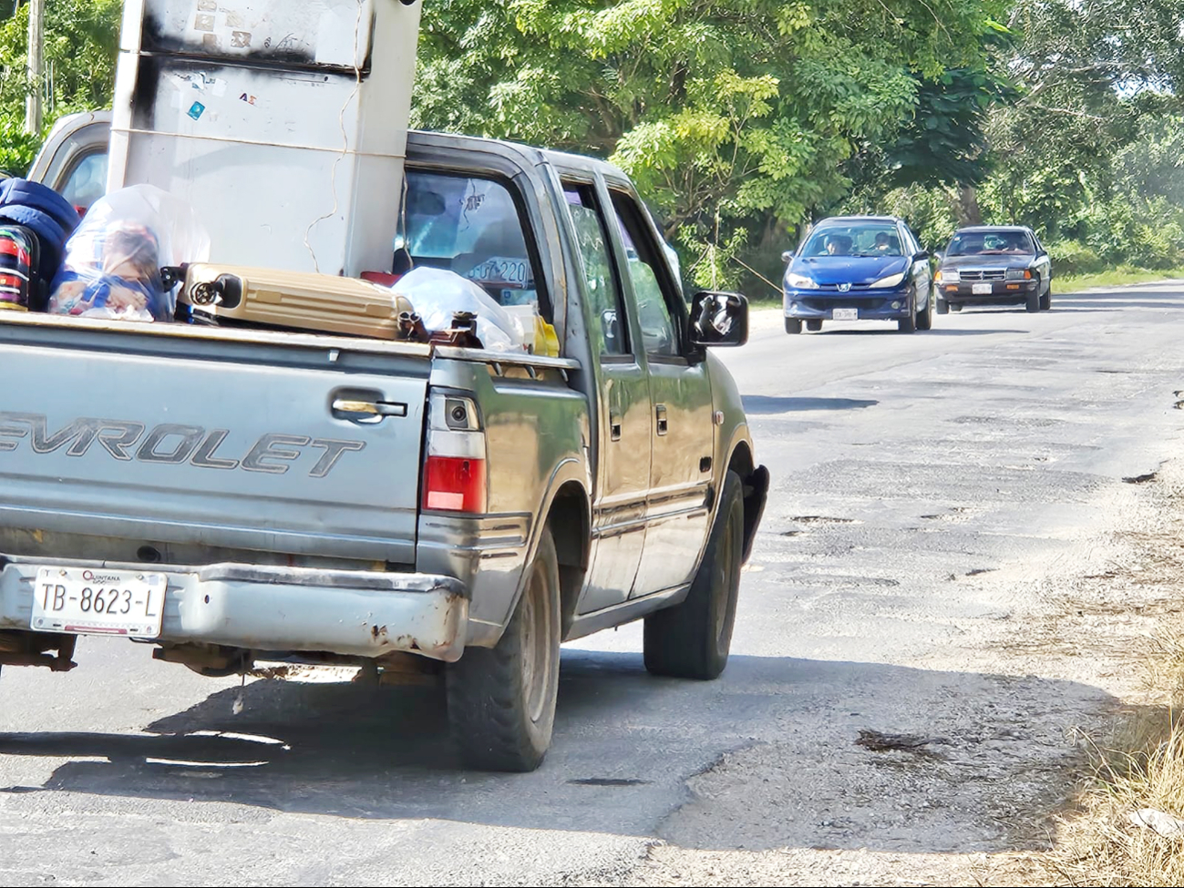 Los trabajos de rehabilitación se suspendieron debido a las fuertes lluvias, dejando el carril de salida de Cancún en malas condiciones Los trabajos de rehabilitación se suspendieron debido a las fuertes lluvias, dejando el carril de salida de Cancún en malas condiciones