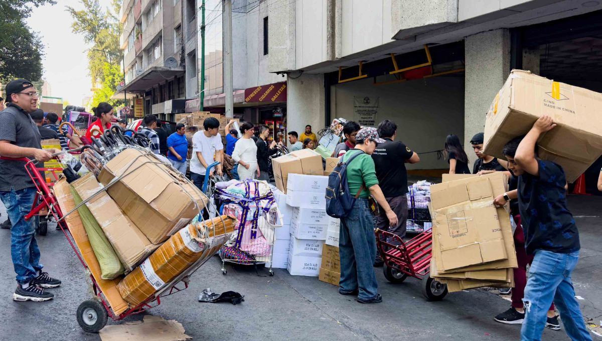 Plaza Izazaga 89 cierra 'temporalmente' tras decomiso millonario de mercancía ilegal