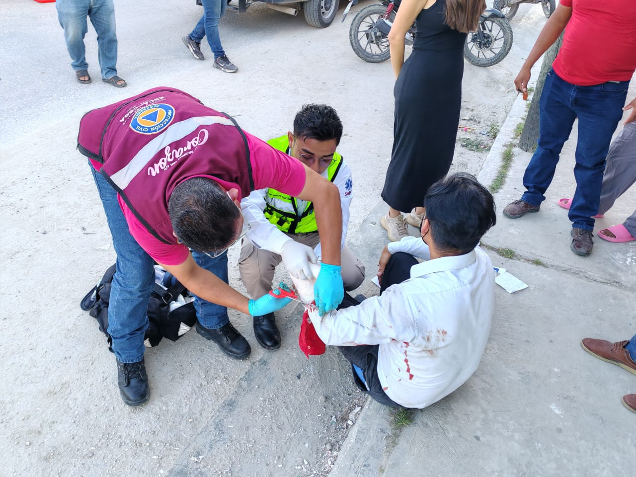 Motociclista resulta lesionado al ser impactado por camioneta Motociclista resulta lesionado al ser impactado por camioneta