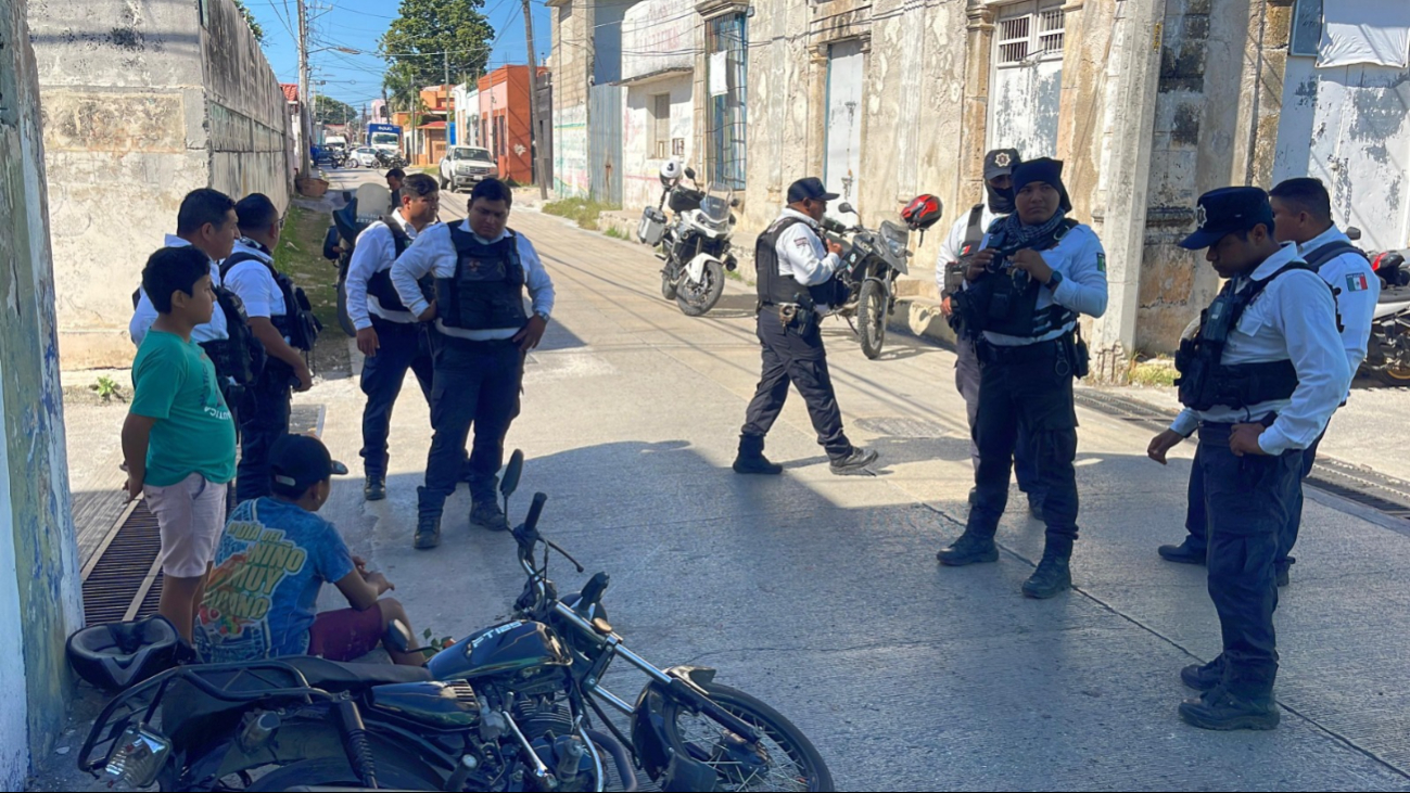 Adolescente en moto huye de la policía en Campeche y termina accidentándose  