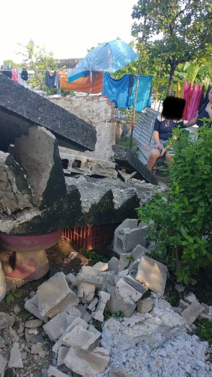 En el momento de la caída una mujer y su hija se encontraban cerca de la estructura que cayó En el momento de la caída una mujer y su hija se encontraban cerca de la estructura que cayó