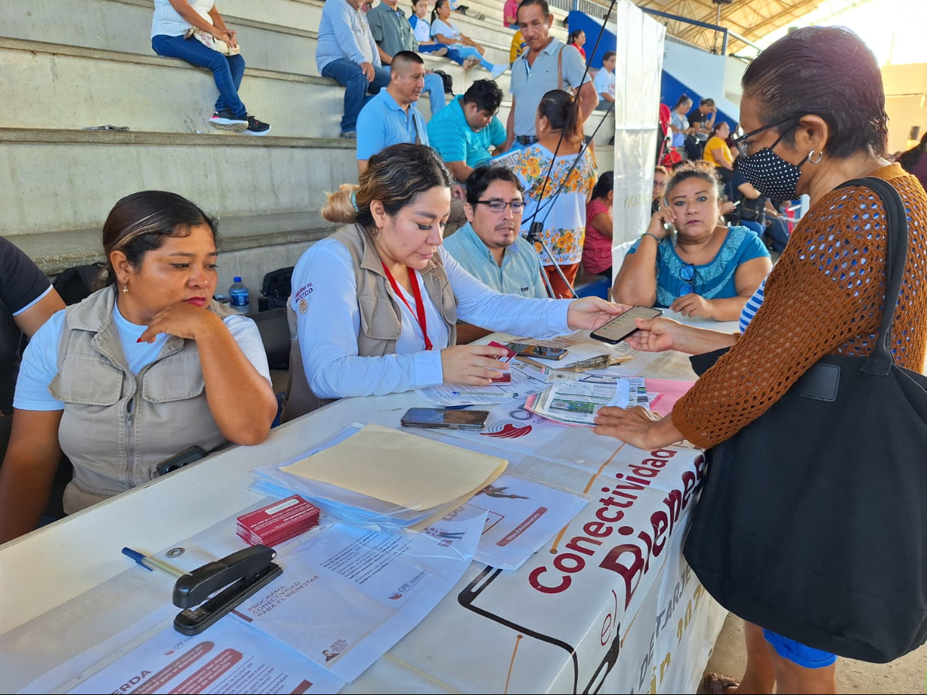 Esperan la llegada del Gobernador de Yucatán
