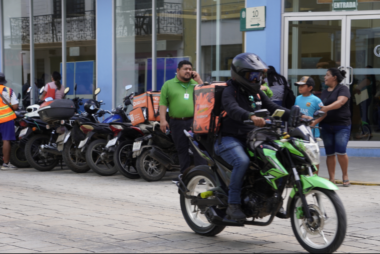 Actualizarían normativas viales para garantizar seguridad a repartidores Actualizarían normativas viales para garantizar seguridad a repartidores