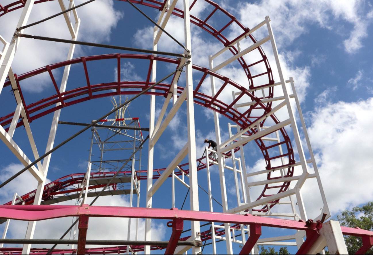 Continúa la instalación de los juegos mecánicos de la Feria de Xmatkuil Continúa la instalación de los juegos mecánicos de la Feria de Xmatkuil