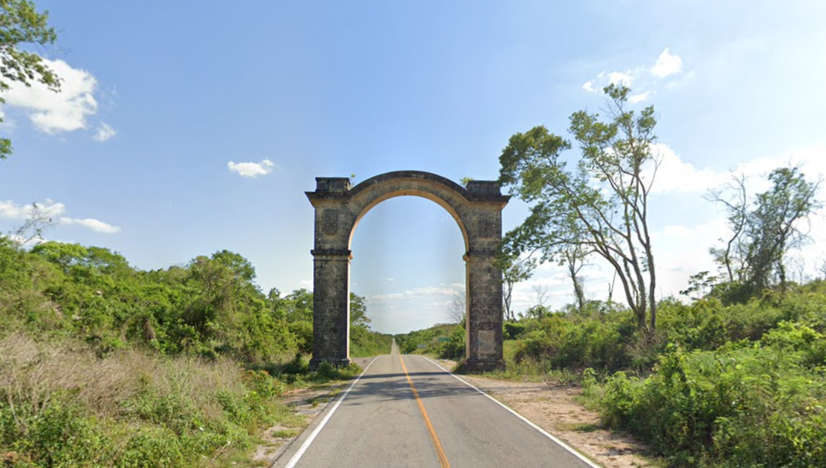 El arco se encuentra en el kilómetro 56+200 de la carretera federal 261 El arco se encuentra en el kilómetro 56+200 de la carretera federal 261