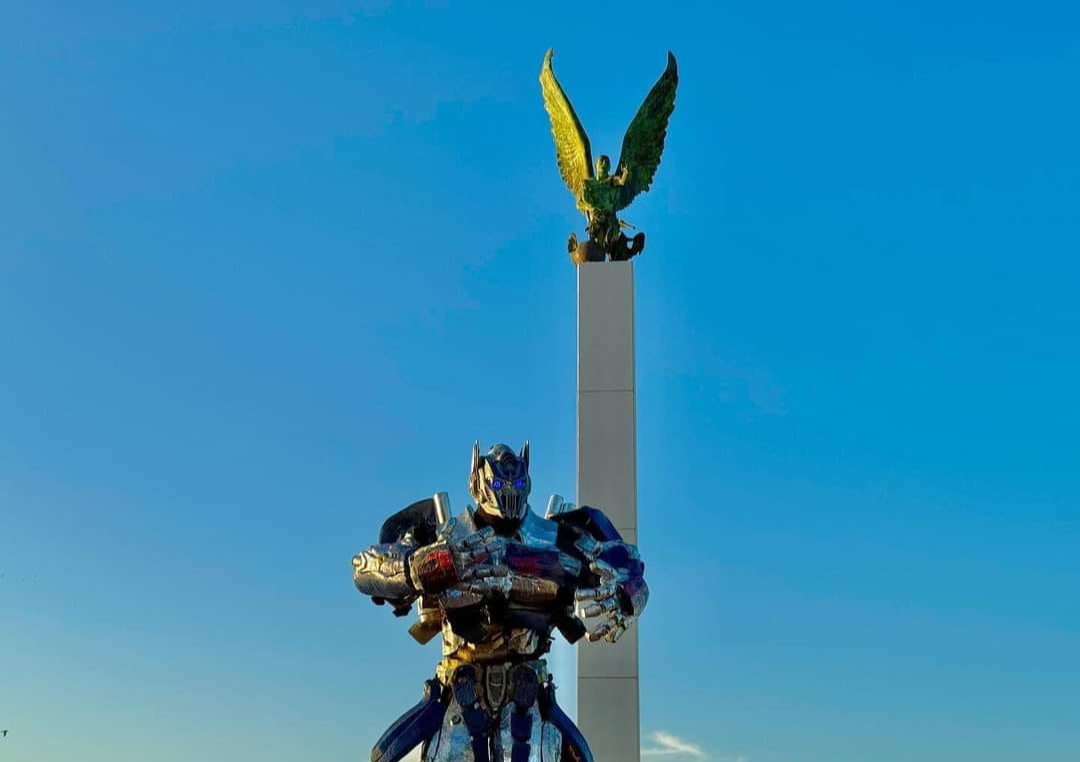 En su video, saludó a sus seguidores con entusiasmo y presentó los puntos turísticos En su video, saludó a sus seguidores con entusiasmo y presentó los puntos turísticos