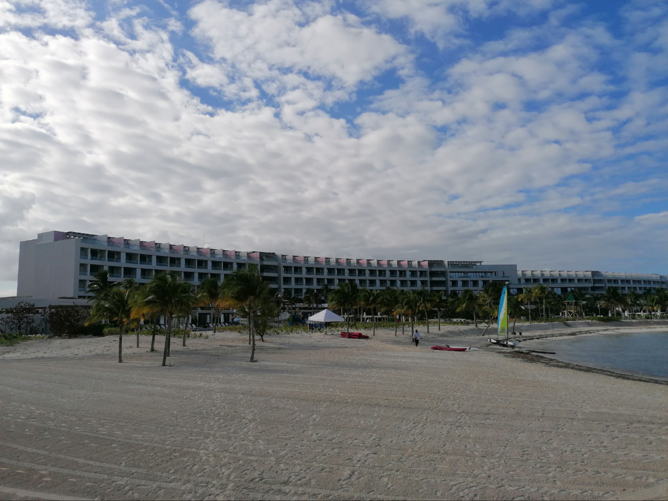 Autoridades de la  Fiscalía restringieron  el acceso a las 498  habitaciones del  desarrollo, cuya  apertura estaba  programada para  el próximo 10 de noviembre