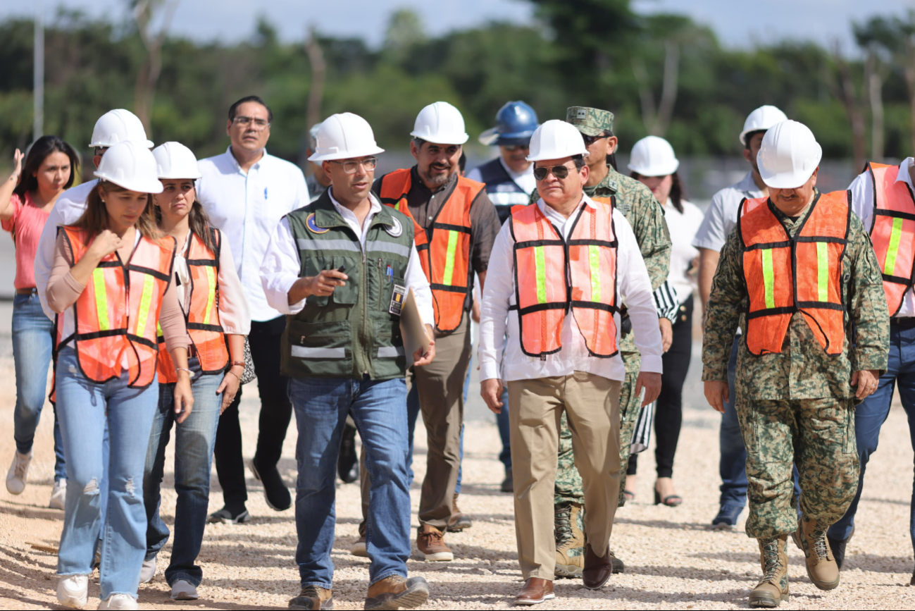 Gobernador Díaz Mena visita la obra del Nuevo Hospital O'Horán.