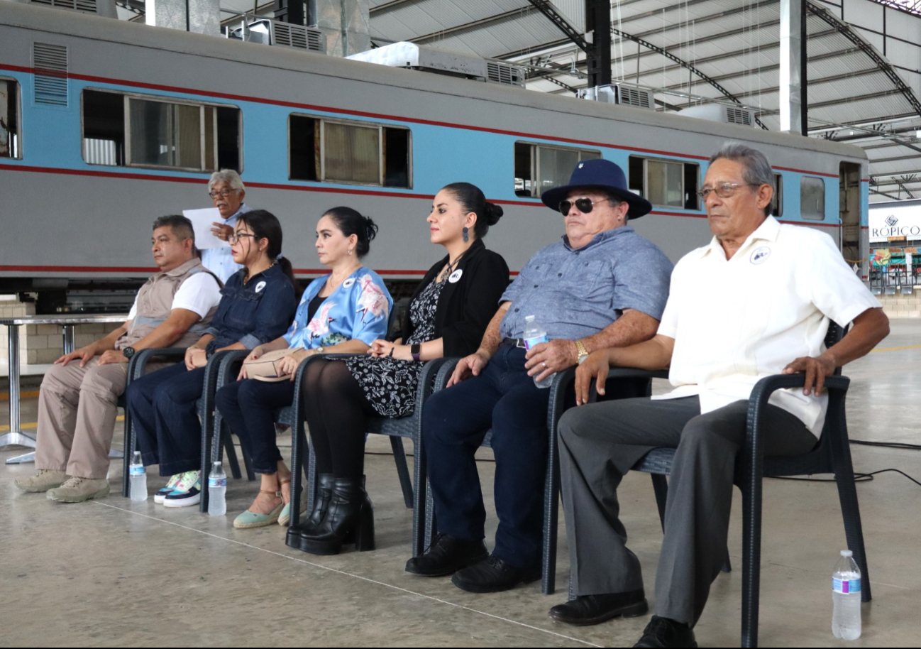 Se les entregaron reconocimientos por su trayectoria a 19 personas que laboraron durante décadas en la industria ferrocarrilera Se les entregaron reconocimientos por su trayectoria a 19 personas que laboraron durante décadas en la industria ferrocarrilera