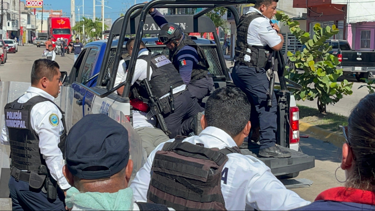 Tres hombres fueron asegurados por la Policía Municipal durante la dispersión de una manifestación que bloqueaba la avenida 10 de Julio Tres hombres fueron asegurados por la Policía Municipal durante la dispersión de una manifestación que bloqueaba la avenida 10 de Julio