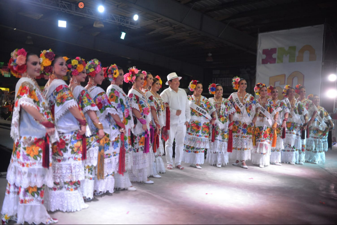 15 mujeres llegan a la final para disputar por el premio. 15 mujeres llegan a la final para disputar por el premio.