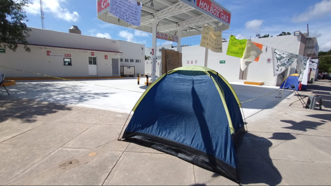 Acampan en contra de gasolinera Acampan en contra de gasolinera