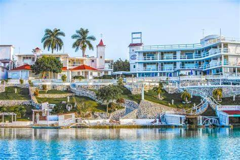 Bacalar se ha vuelto un destino recurrente por extranjeros para pasar las fiestas del fin de año. Bacalar se ha vuelto un destino recurrente por extranjeros para pasar las fiestas del fin de año.