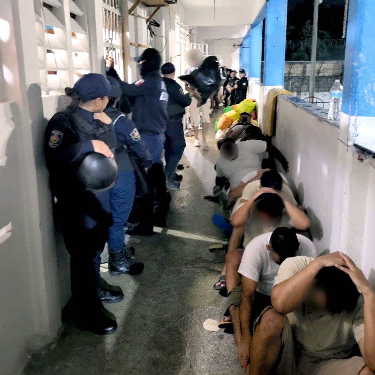 De acuerdo con el secretario de Seguridad Ciudadana, nunca se habían retirado tantos artículos, se requirieron ochos camiones para transportarlos