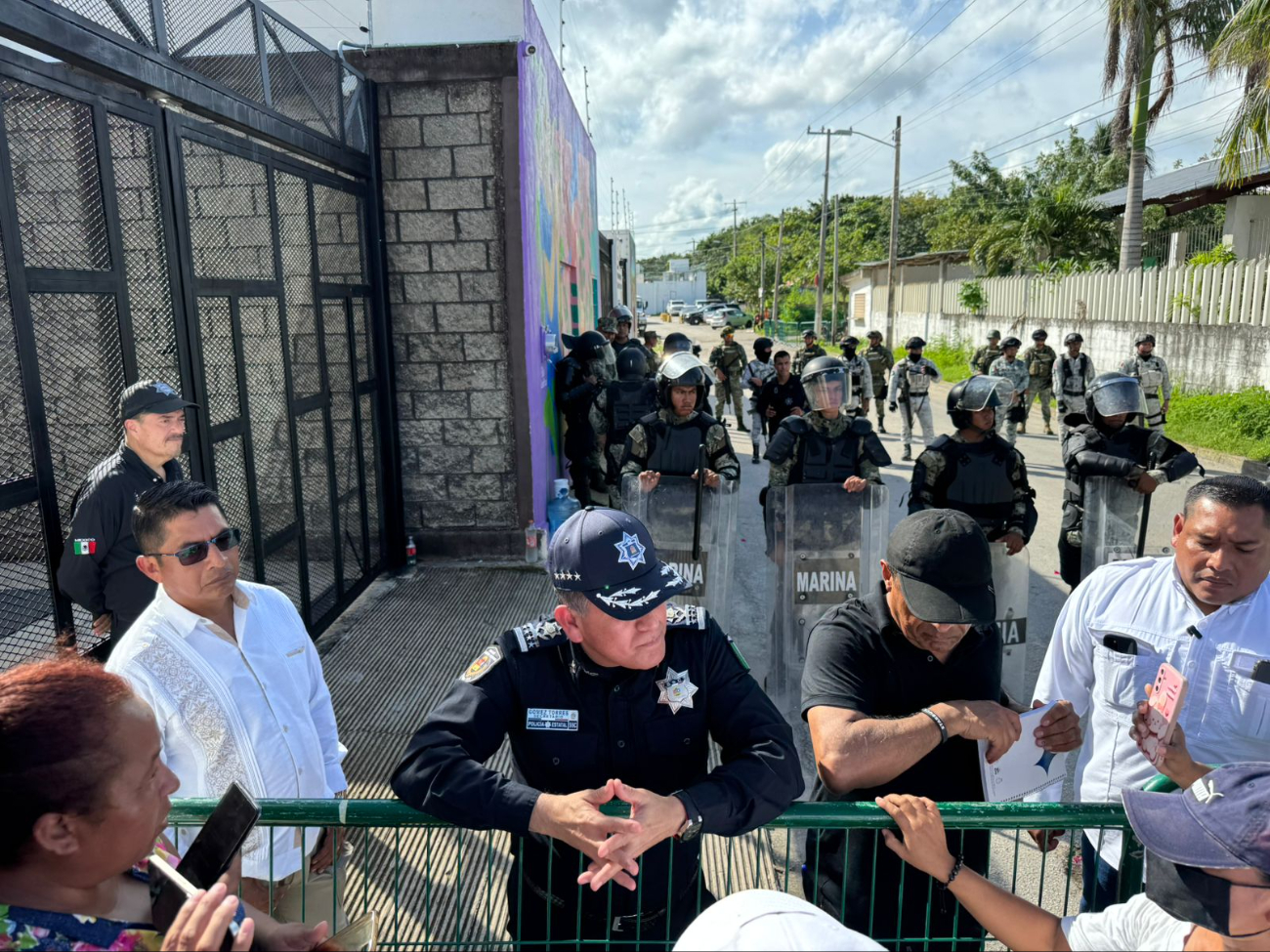 El día anterior unidades de la Semefo y Cruz Roja ingresaron al Cereso preocupando a los familiares El día anterior unidades de la Semefo y Cruz Roja ingresaron al Cereso preocupando a los familiares