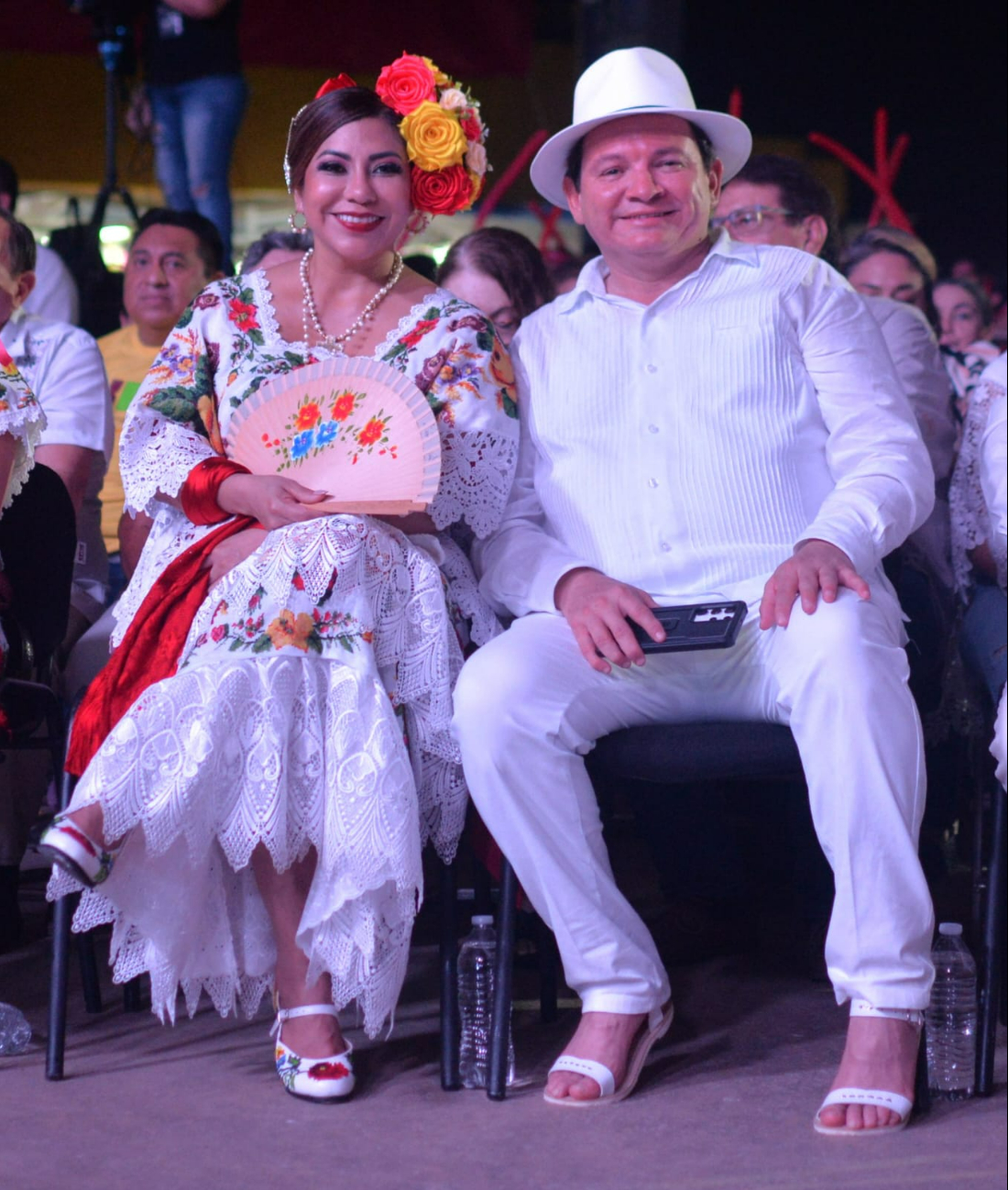 El Gobernador Díaz Mena junto con su esposa Wendy Méndez, disfrutaron de la inauguración. El Gobernador Díaz Mena junto con su esposa Wendy Méndez, disfrutaron de la inauguración.