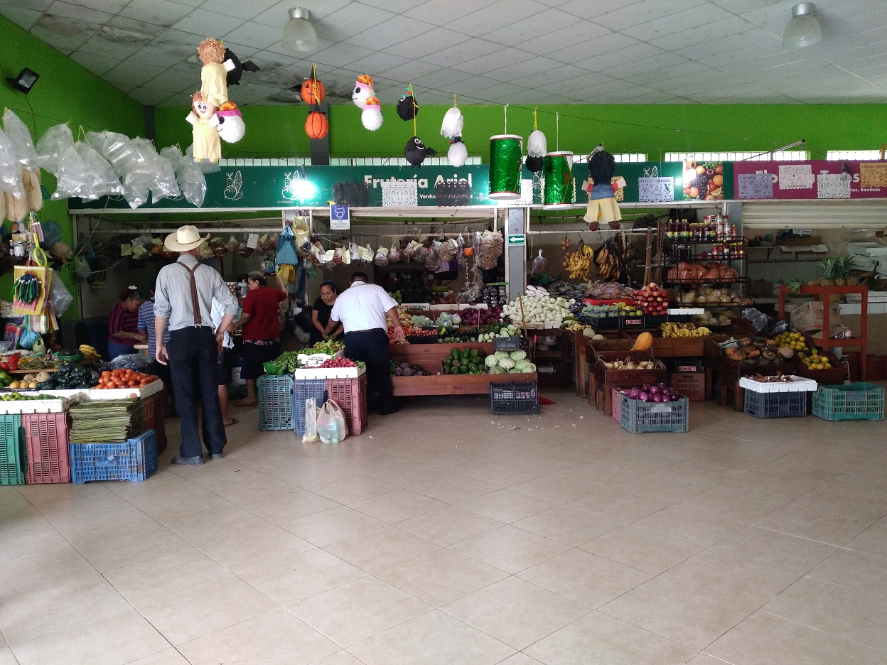 El mercado y los comercios de flores y velas reportaron ventas bajas durante la festividad El mercado y los comercios de flores y velas reportaron ventas bajas durante la festividad