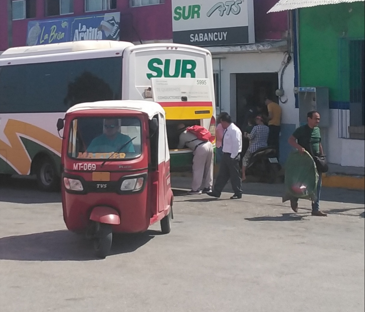 Pobladores de Sabancuy confían en los "pochimóviles" como medio de transporte seguro 