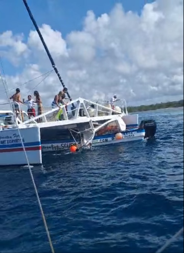 Captan en video colisión entre una lancha y un catamarán en Cozumel