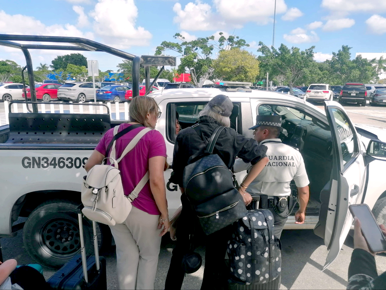 Turistas confirmaron que los chóferes de sitio llamaron a la GN Turistas confirmaron que los chóferes de sitio llamaron a la GN