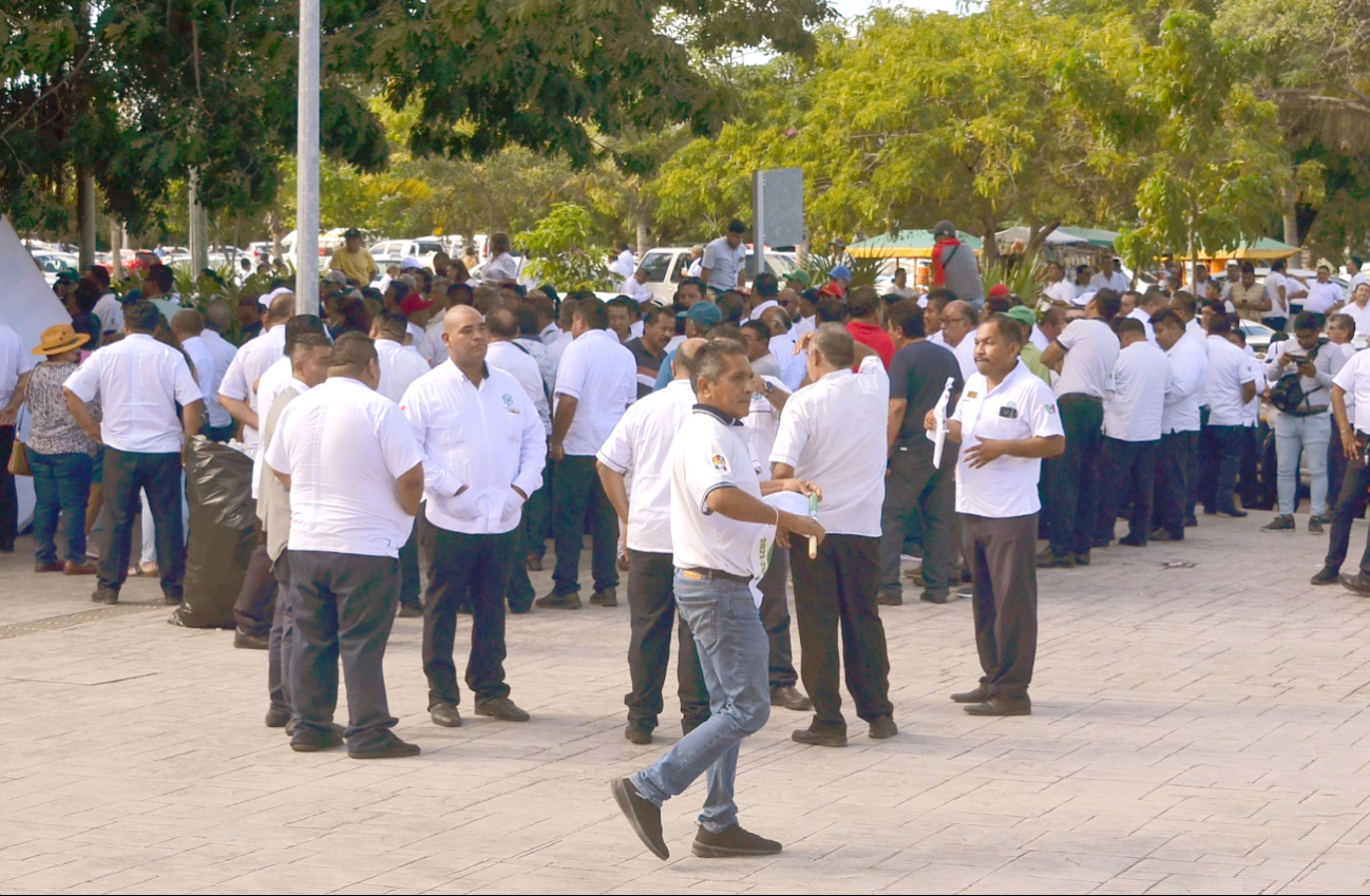 Los agremiados han comprobado el éxito de esta medida de presión, pues en Tulum lograron la liberación de Eliazar Sagrero, señalado de cuatro asesinatos o intentos Los agremiados han comprobado el éxito de esta medida de presión, pues en Tulum lograron la liberación de Eliazar Sagrero, señalado de cuatro asesinatos o intentos