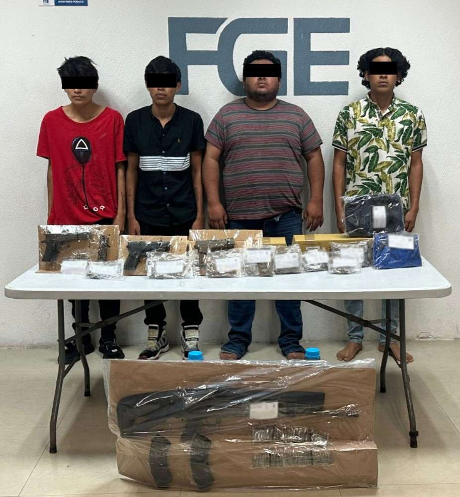 Además e la posesión de droga, se confiscaron armas de fuego