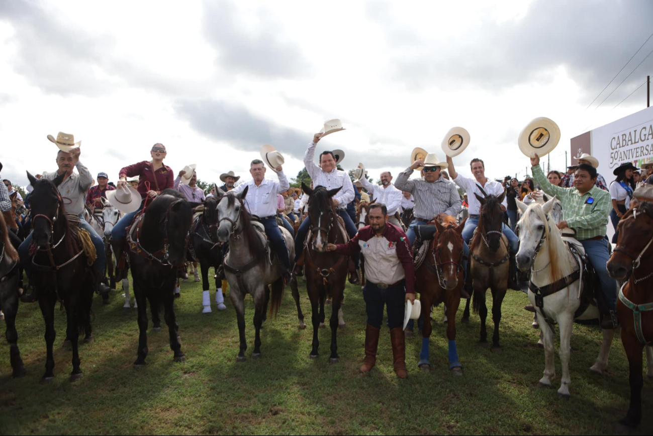Autoridades formaron parte de la cabalgata de aniversario Autoridades formaron parte de la cabalgata de aniversario