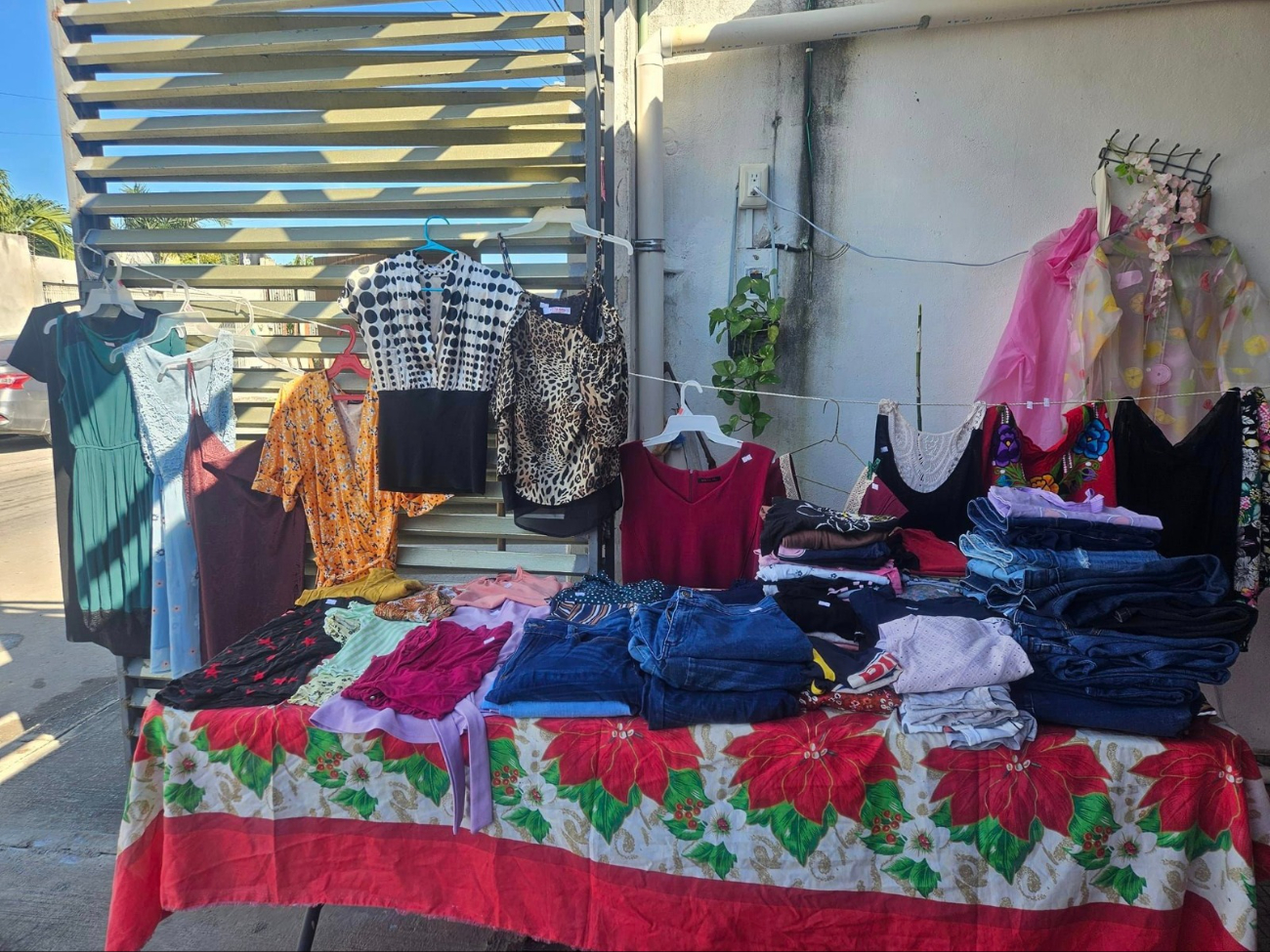 Los comerciantes pueden beneficiarse enormemente a través de la venta de artículos de segunda mano. Los comerciantes pueden beneficiarse enormemente a través de la venta de artículos de segunda mano.