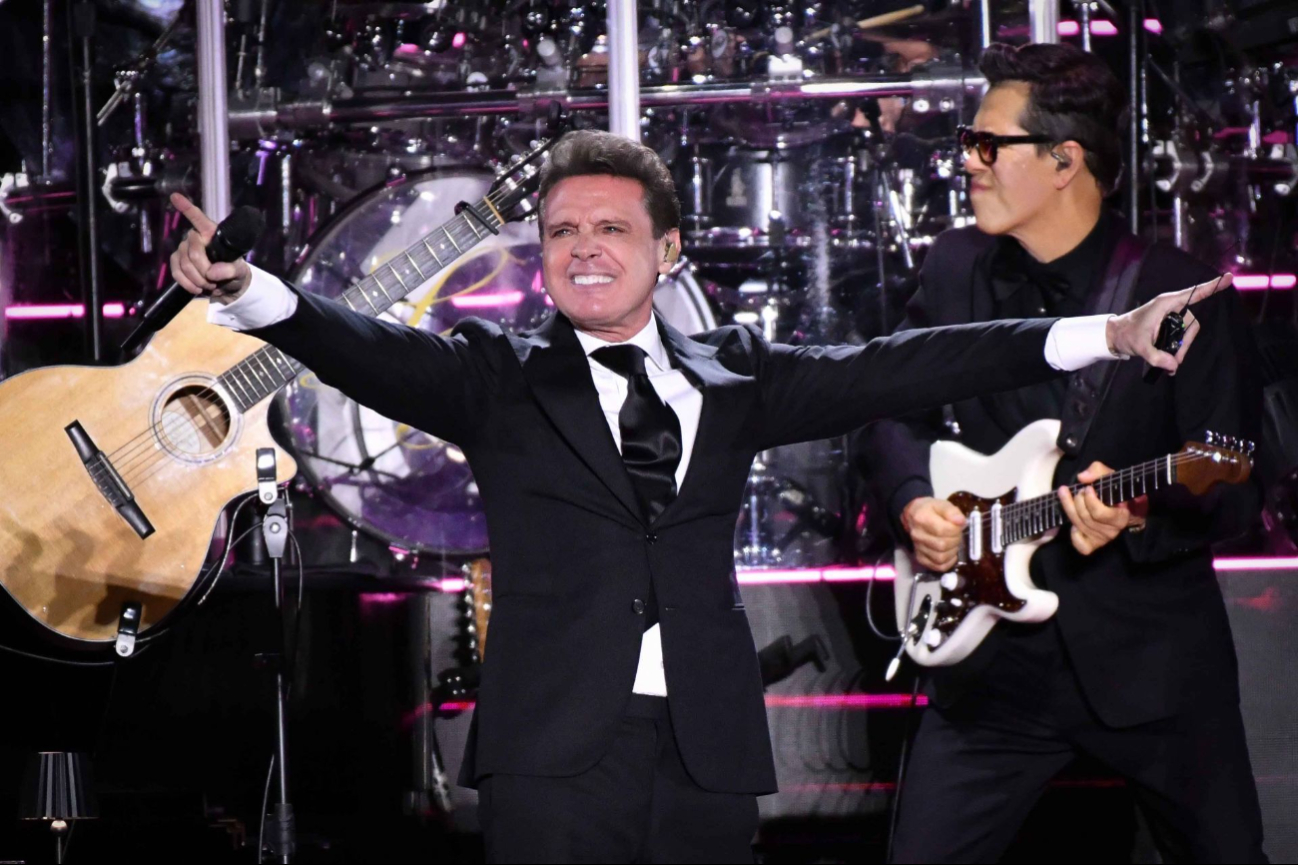 Piloto revela deuda millonaria de Luis Miguel por vuelos privados