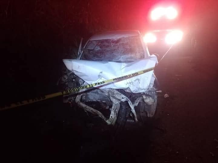 El conductor de la camioneta falleció de forma inmediata al quedar prensado El conductor de la camioneta falleció de forma inmediata al quedar prensado