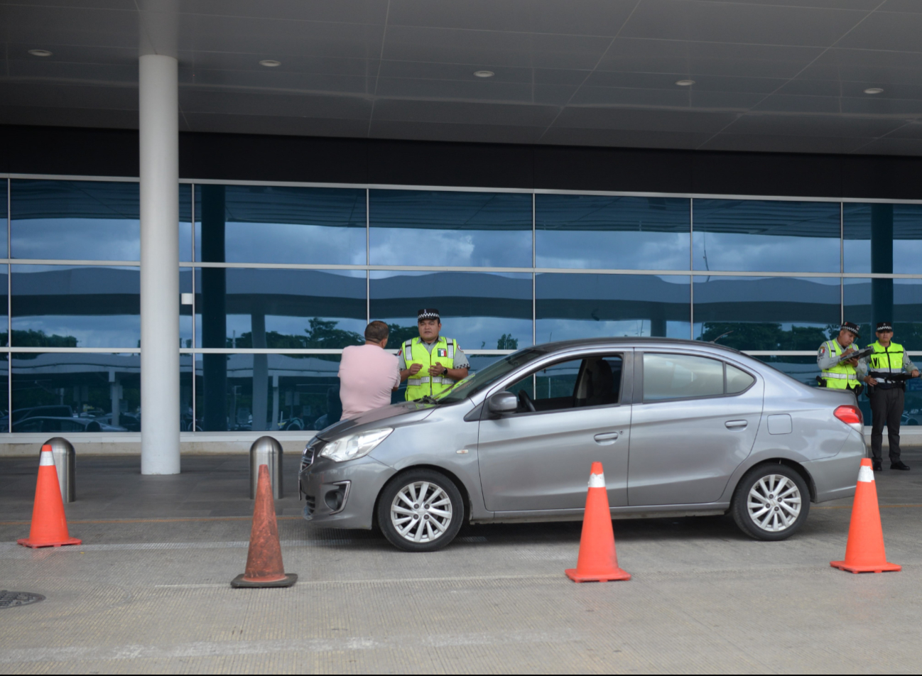 Uber tiene prohibido recoger pasajeros en el aeropuerto de Mérida Uber tiene prohibido recoger pasajeros en el aeropuerto de Mérida