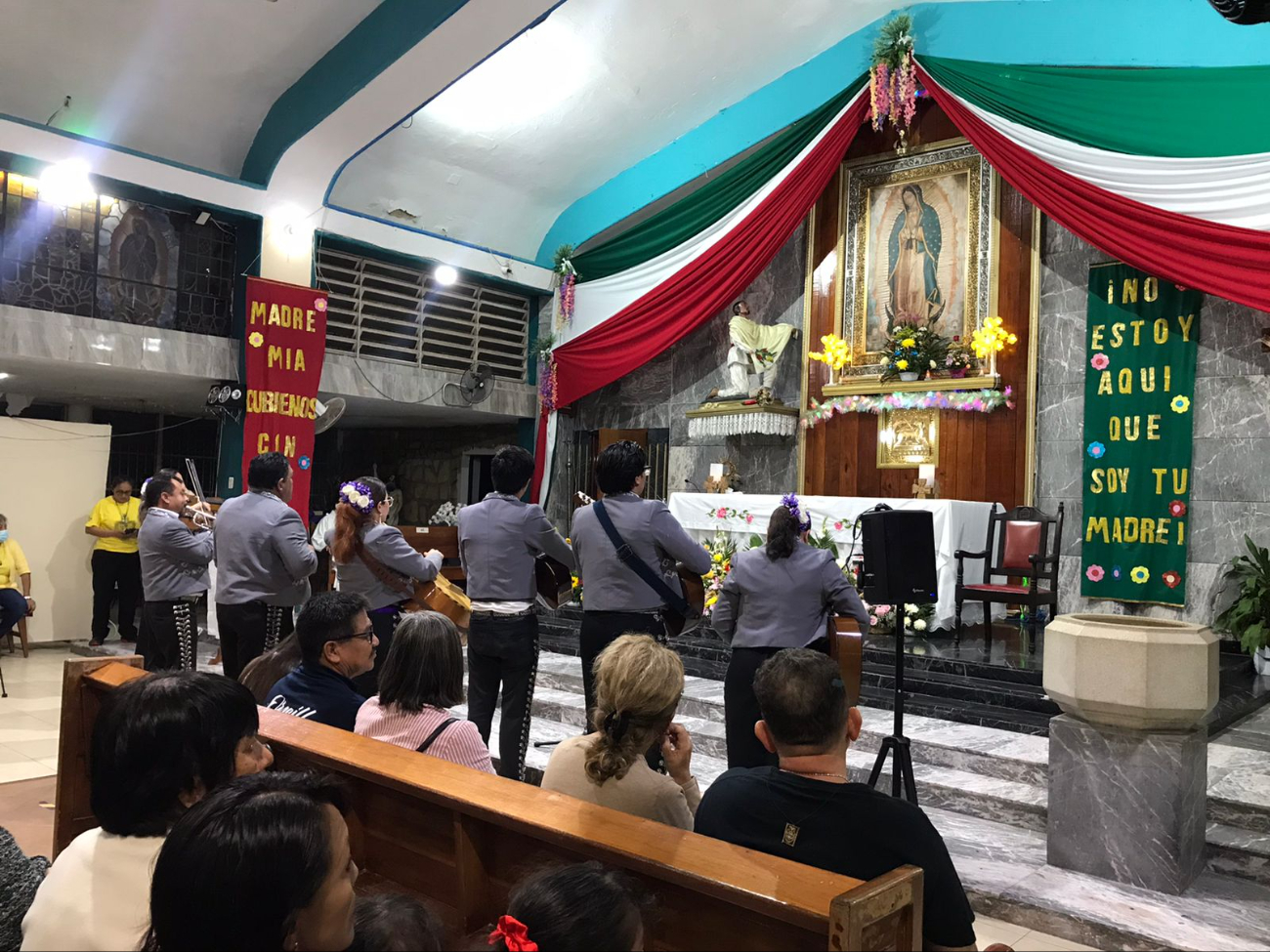 La misa contó con mariachi para la Virgen. La misa contó con mariachi para la Virgen.