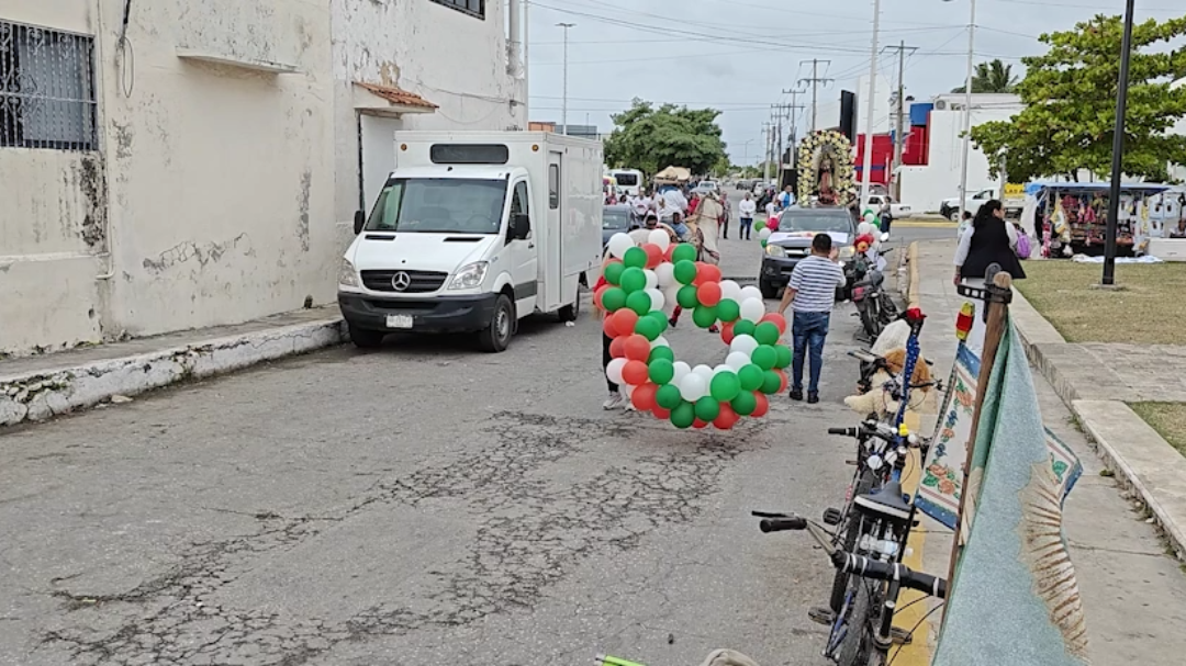 La procesión fue organizada por el hospital Dr. Manuel Campos frente al santuario del barrio de Guadalupe La procesión fue organizada por el hospital Dr. Manuel Campos frente al santuario del barrio de Guadalupe