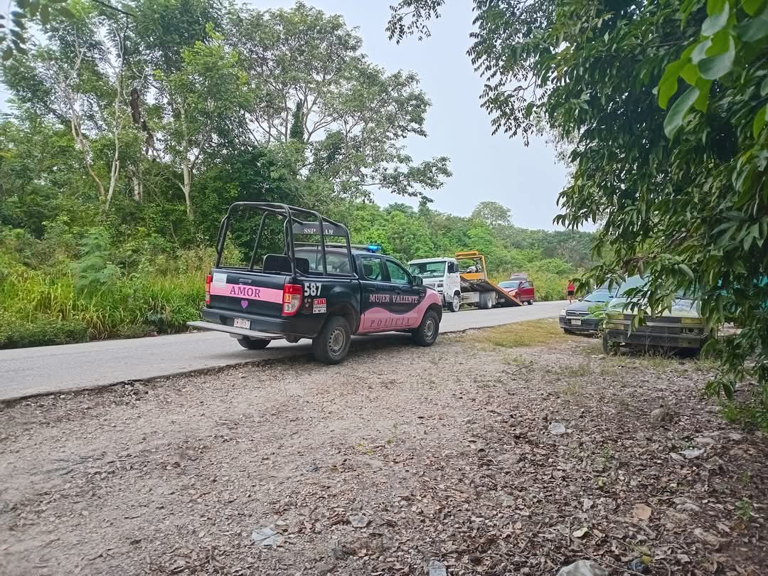 Un estudiante del CBTA de Nuevo Becal, Calakmul resultó lesionado tras impactar su motocicleta contra un automóvil estacionado Un estudiante del CBTA de Nuevo Becal, Calakmul resultó lesionado tras impactar su motocicleta contra un automóvil estacionado