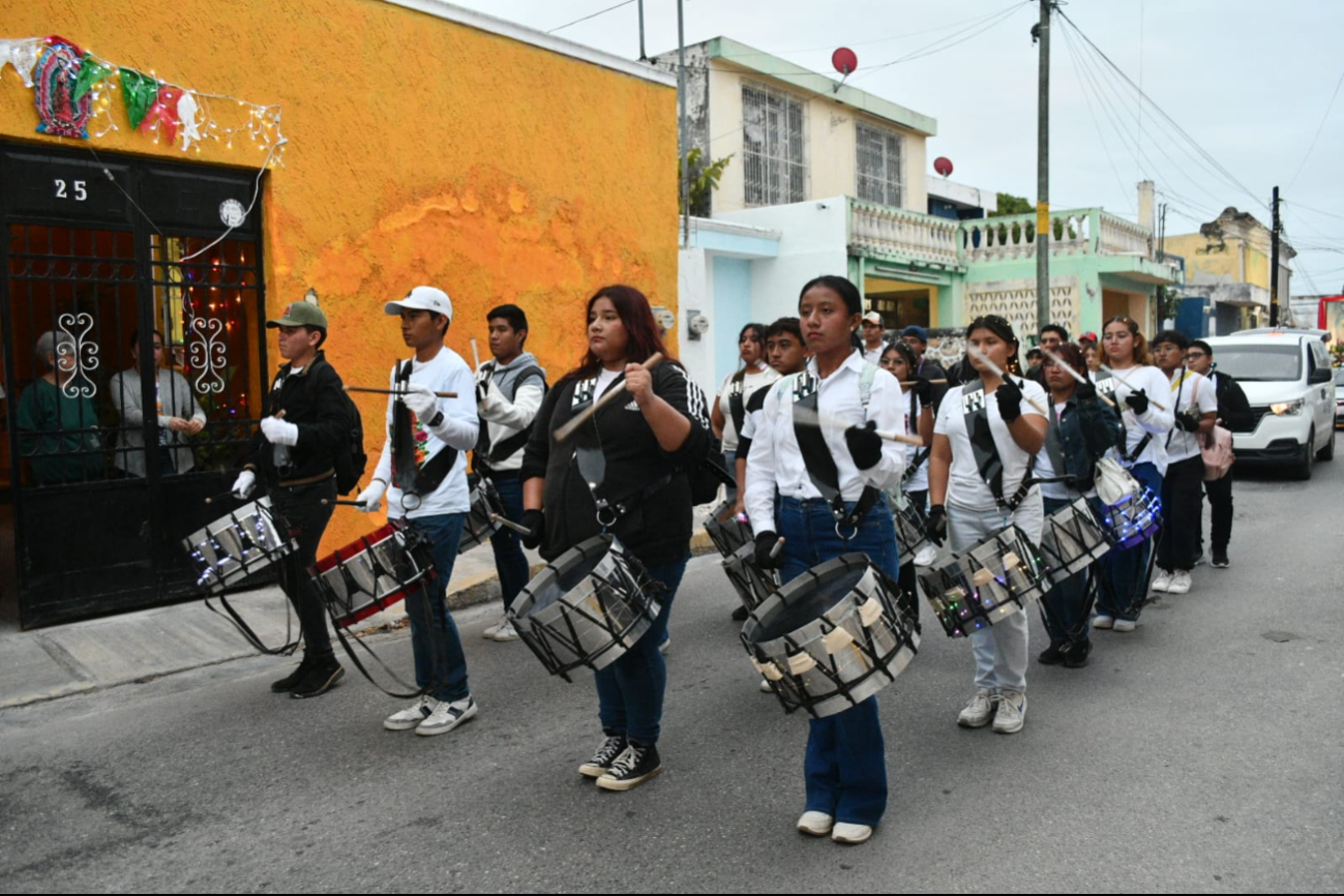 Cientos de fieles participaron con banda de guerra y el tradicional baile de cabeza de cochino Cientos de fieles participaron con banda de guerra y el tradicional baile de cabeza de cochino
