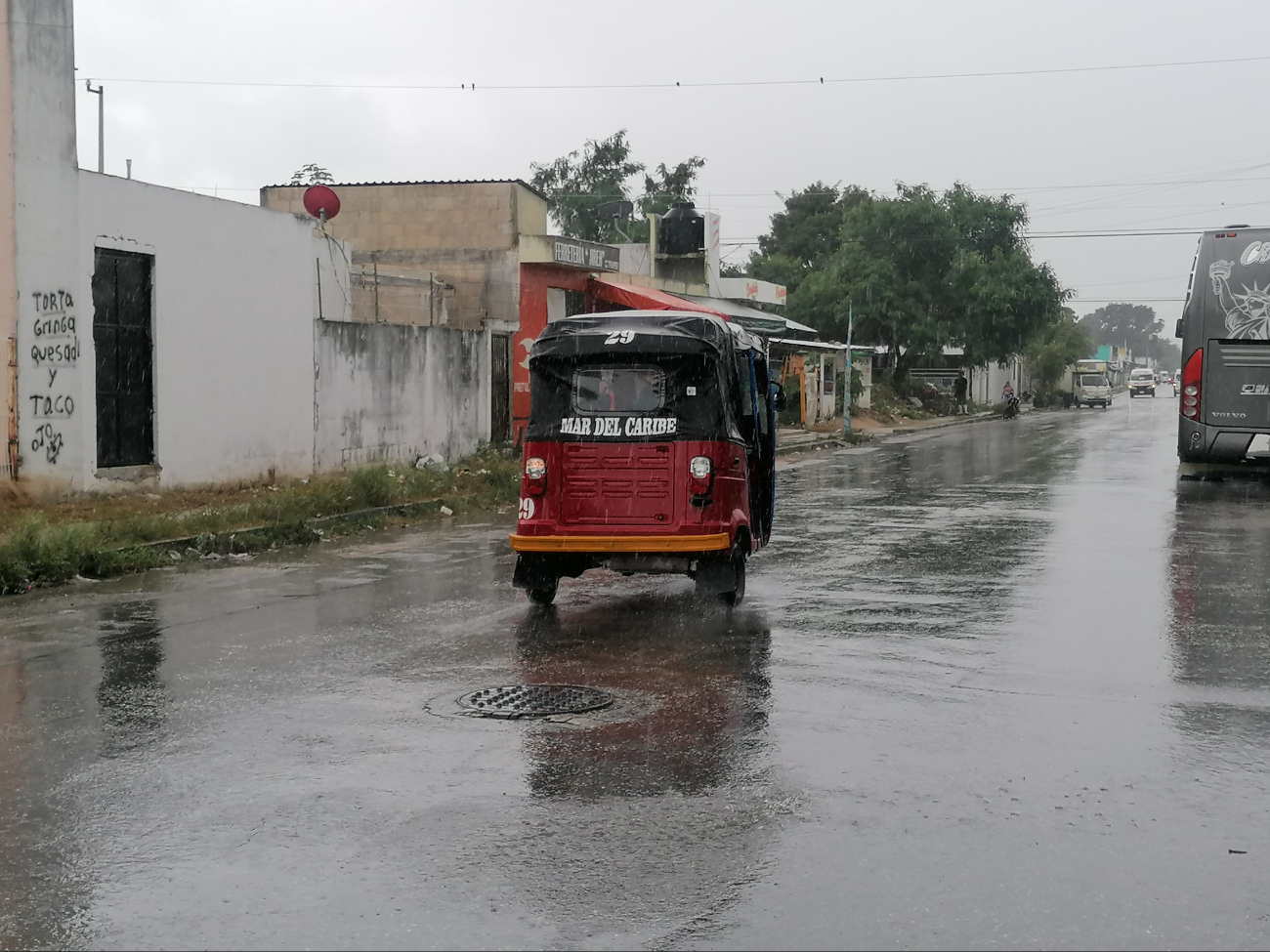 Debido al mal tiempo se recomienda salir con precaución