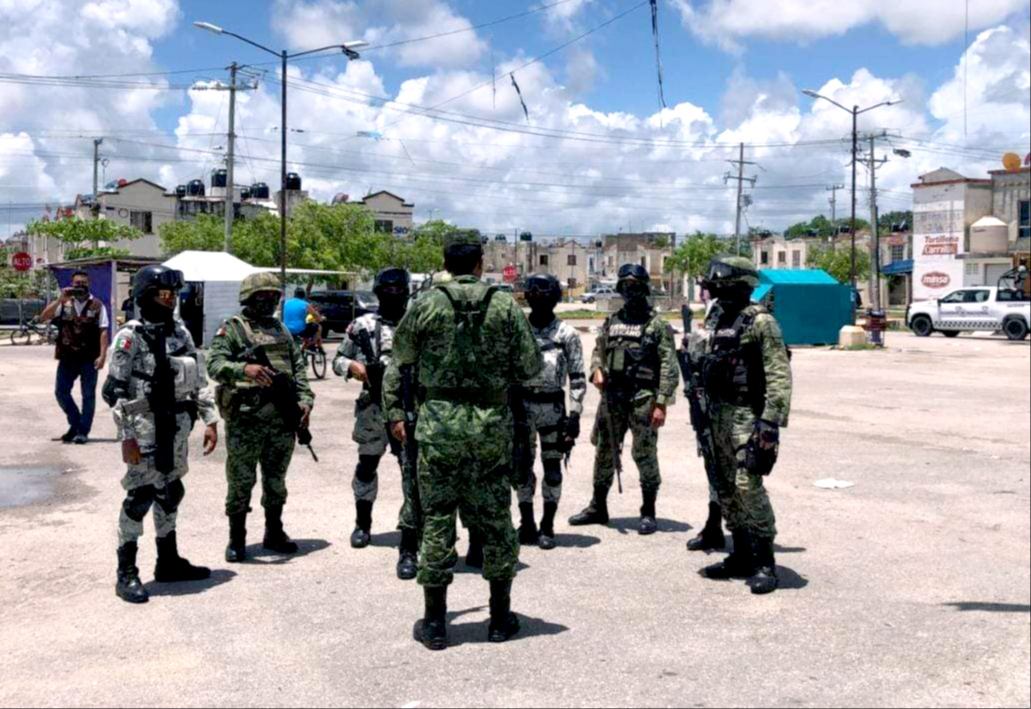 Elementos buscan drogas, armas y personas sospechosas. En las supervisiones participan perros