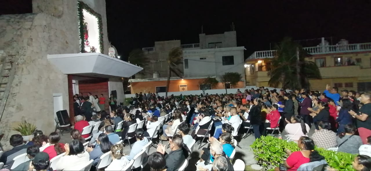 En Isla Mujeres la devoción a la Morenita se desbordo