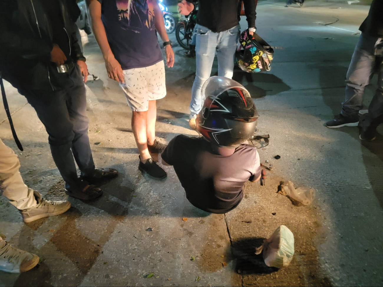 El individuo lesionado fue cortado el paso por el conductor del coche. El individuo lesionado fue cortado el paso por el conductor del coche.